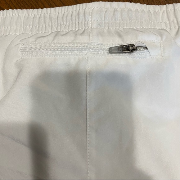 NWOT Nike Dri fit sz M white shorts with liner, pocket and drawstring closure - Picture 5 of 9